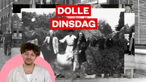 Zwartwitbeelden van blije mensen op Dolle dinsdag met daarvoor een kader met presentator Soy Kroon.