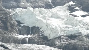 Foto van een gletsjer in de Alpen.