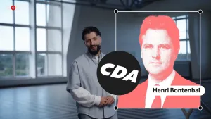 Een foto van presentator Devran naast een foto van Henri Bontenbal, de lijsttrekker van politieke partij CDA. Daarbij staat het logo van het CDA, dat bestaat uit de letters CDA.