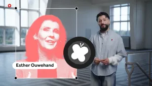 Een foto van presentator Emil naast een foto van Esther Ouwehand, lijsttrekker van politieke partij Partij voor de Dieren. Bij haar foto staat het logo van de partij, het silhouet van een vlinder.