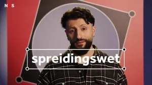 Een foto van presentator Devran die in de camera kijkt. Over hem heen staat het woord 'spreidingswet'. Achter hem hangt een poster van een vakje op een stembiljet.