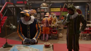 Pieten puzzels in het pakjesruim. Op de voorgrond Pietje Paniek. 