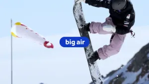 Foto van een snowboarder die in de lucht een stunt uitvoert waarbij hij zijn board verticaal vasthoudt. Eroverheen staat de tekst 'big air'.