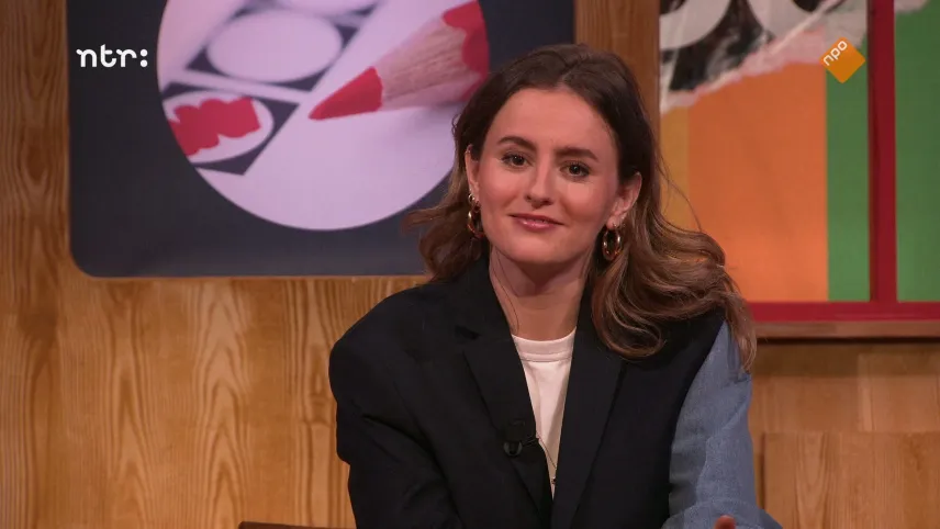 Foto van jonge vrouw met bruin haar in decor van Kiespijn.