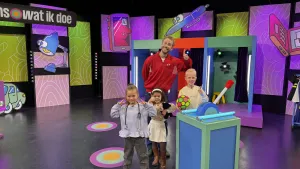 Foto van Daan Boom met kinderen