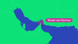 Kaart van Midden-Oosten waarop de straat van Hormuz roze is gearceerd.