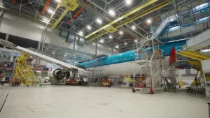 Foto van vliegtuig in steigers