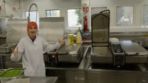 Foto van keuken voor vliegtuigeten op Schiphol