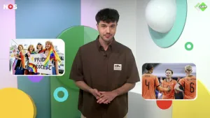 Foto van een presentator in een studio met grafische vormen, naast twee kleinere beelden.
