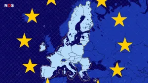 Een kaart van Europa. De landen van de Europese Unie hebben een lichtere kleur en zijn omlijnd met een stippellijn, om de grens van de EU aan te geven. Om de landen heen zijn de gele sterren van de Europese vlag aangebracht.