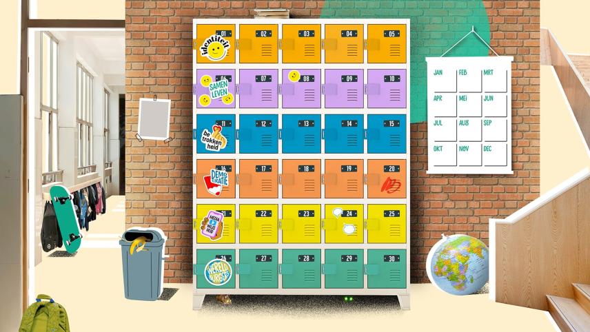 Illustratie van schoolgang met kluisjes in vrolijke kleuren. Naast de kluisjes zijn kapstokken met jassen en een skateboard, een prullenbak met een bananenschil, een opblaas wereldbol en een kalender aan de muur.