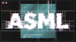 Een grafische weergave van de letters ASML, met de computer gemaakt. Witte letters opgebouwd uit rechthoeken op een donkergroen vierkantje.