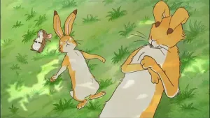 Een illustratie van een grote haas, kleine haas en muis, ze liggen op hun rug in het gras.